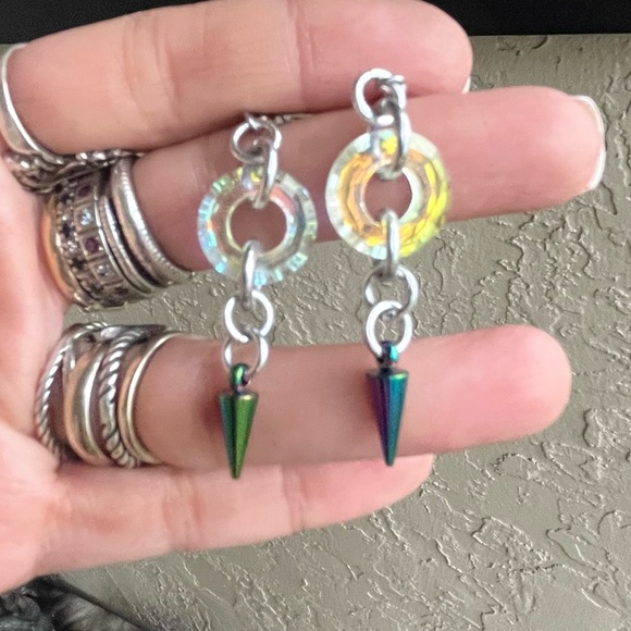 Iridescent rainbow Swarovski circle charms + dangly green purple spikes earrings - Picture 11 of 16